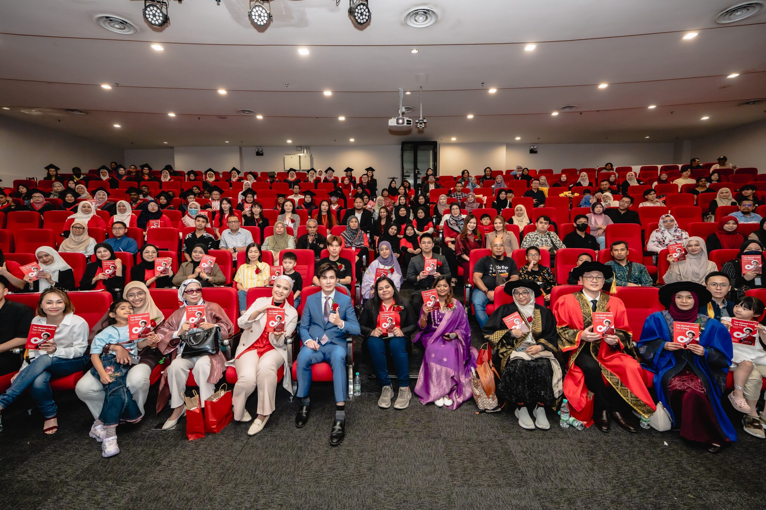 Graduan Pelbagai Kaum Kunkwan Kuasai Mandarin Demi Masa Depan