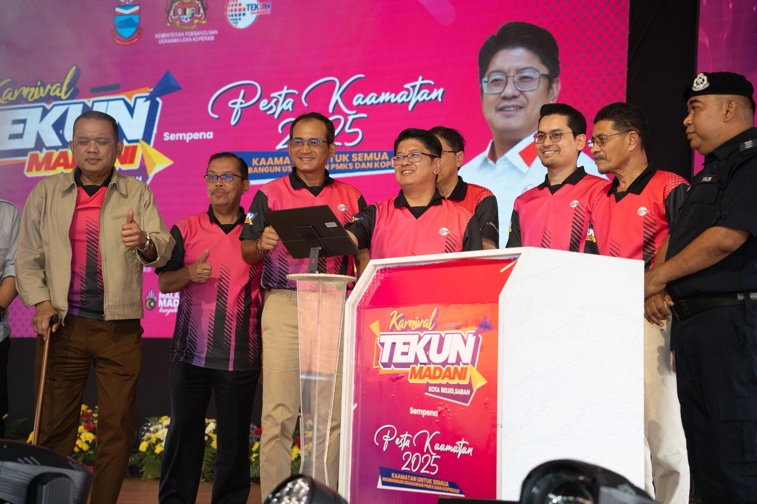 KARNIVAL TEKUN DI KADAMAIAN SQUARE JANA JUALAN USAHAWAN RM152,000