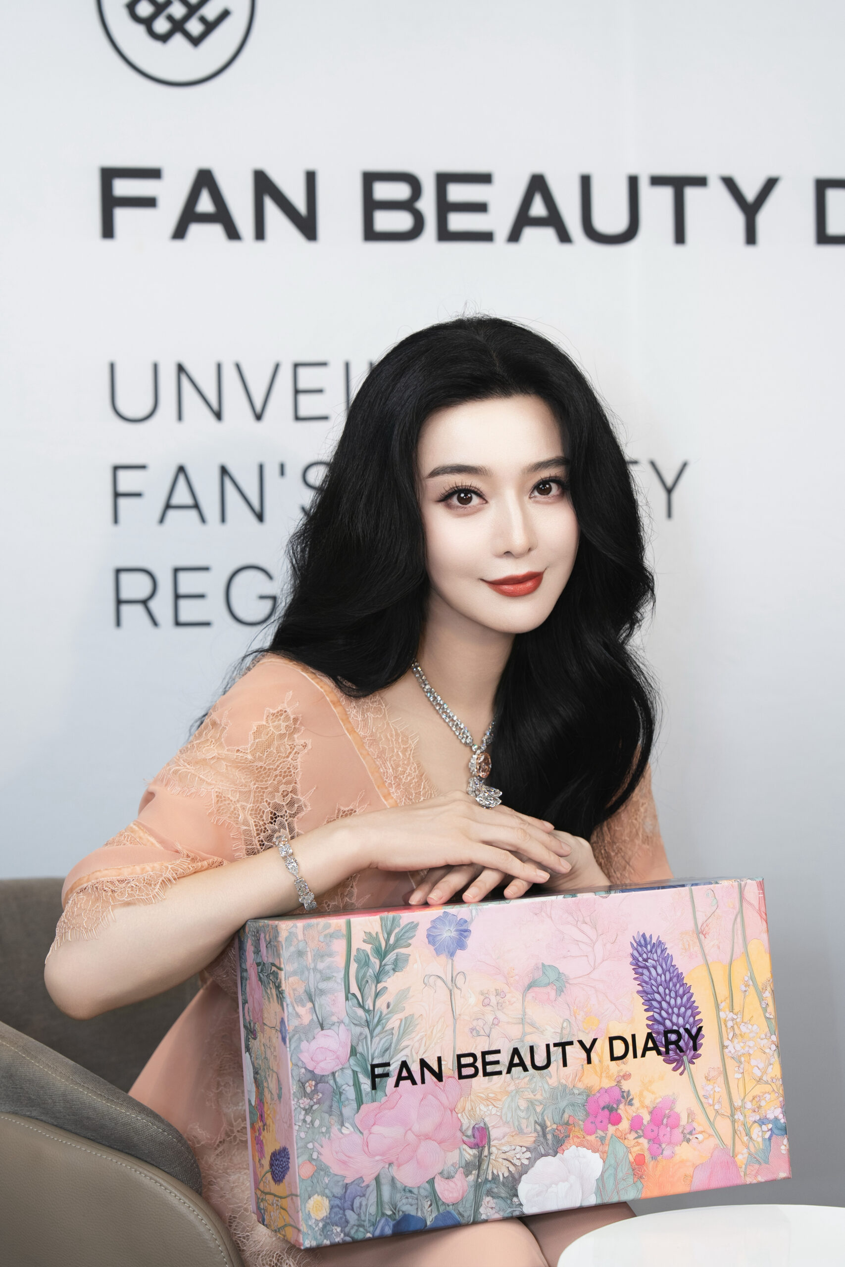 Fan Bingbing Lancar Fan Beauty Diary di Malaysia – Masker Laris Habis Dalam Beberapa Jam di Watsons TRX
