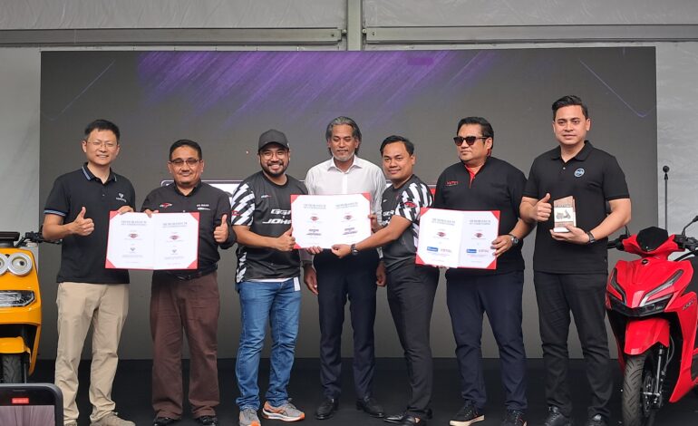 Johan Teroka Dunia EV — Buka Kedai Pameran Motosikal Elektrik GGR x Johan di Taman Melawati